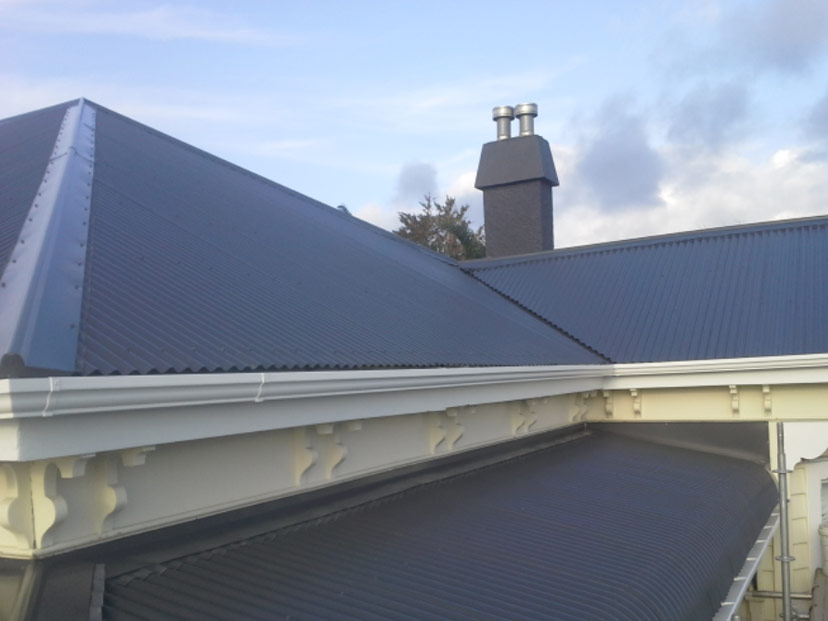 A new long run roof on a herritage villa.