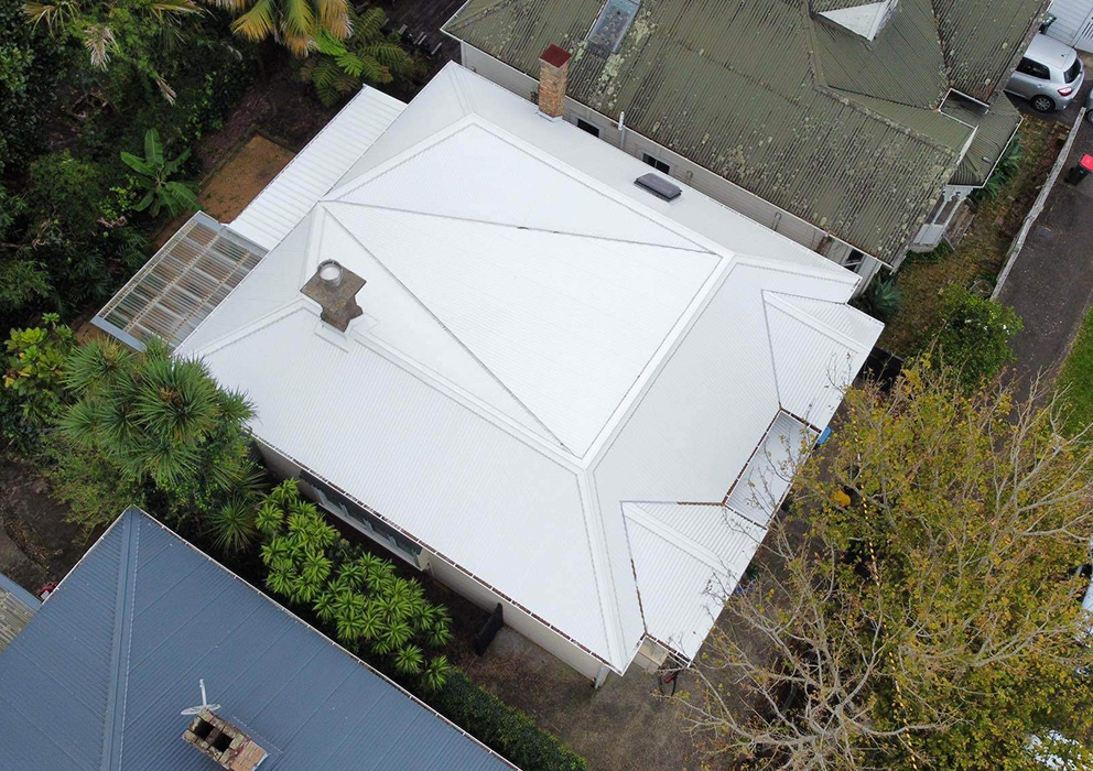 A white long run roof on a residential villa.